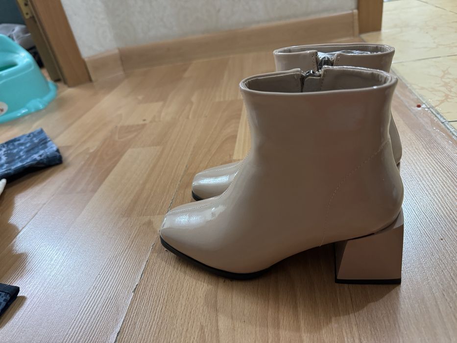 Продам беж сапоги новая