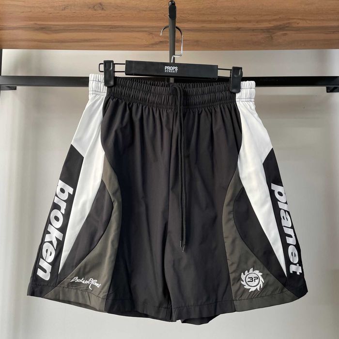 Шорты Broken Planet