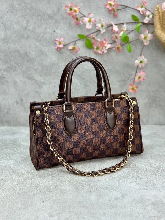 Genti Louis Vuitton noi