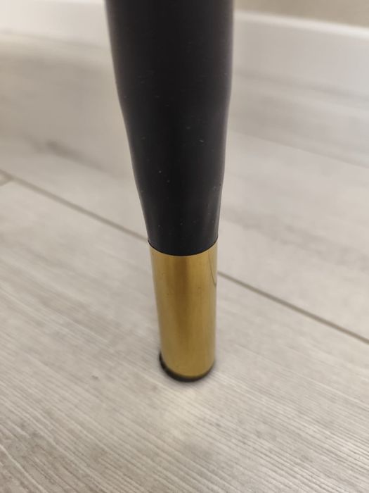 Продам 2 серых новых стула