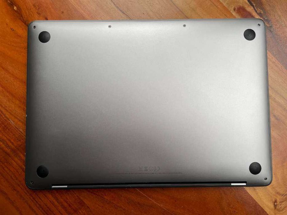 Macbook Pro 13, 1000Gb SSD 16GB Ram 2017, two thunderbolt 3 ports