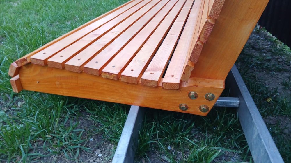 Bancă lemn masiv 2m – model modern, ideală pentru leagăn sau grădină