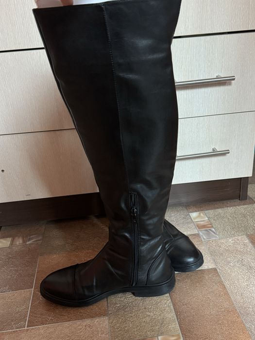 Черни Ботуши