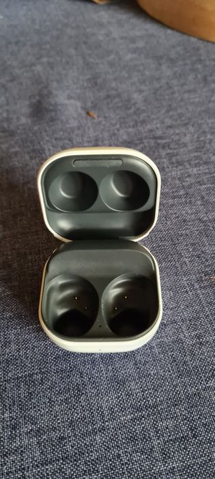 Зарядна кутийка за слушалки