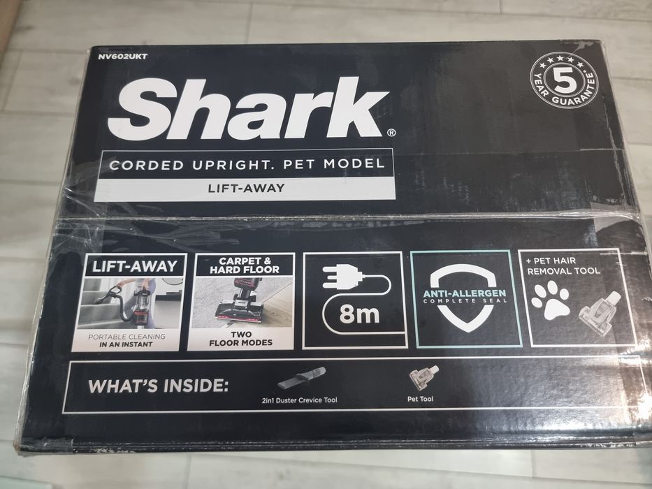 Aspirator Vertical cu FirAspirator  Shark NV602UKT Pet Model - Nou, Sigilat