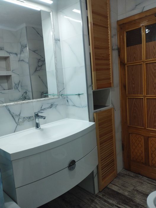 Închiriez apartament 3 camere