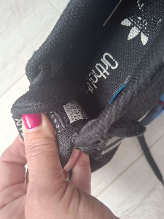 Pantofi sport Adidas si H&M