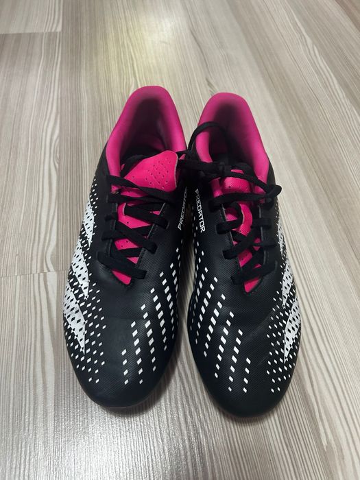 Adidasi pentru fotbal