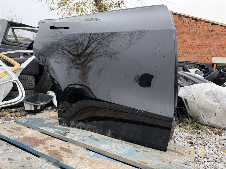 Врата Tesla Model Y