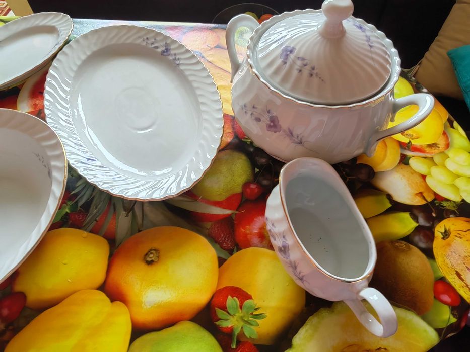 Комплект за хранене от 24 части