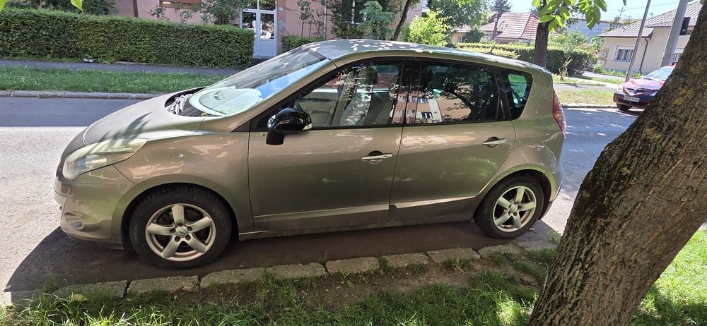 Vând Renault scenic