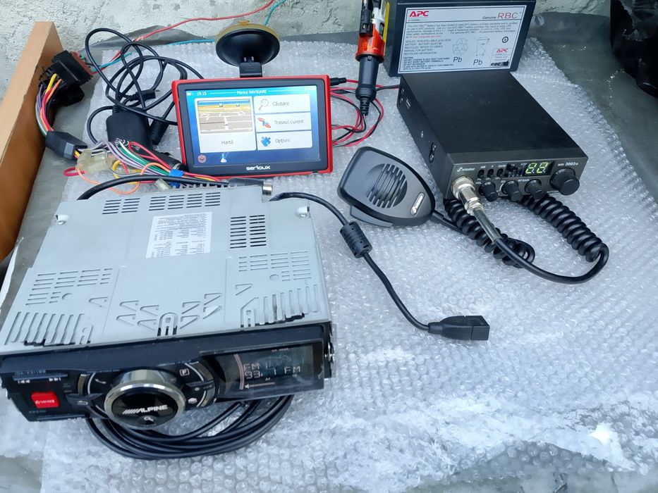 Vând mp player  Alpine  , GPS auto redresor baterii 12V pt. autorulote , module și telecomenzi webasto ,.