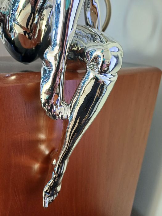 Statueta stilizata după Sorayama