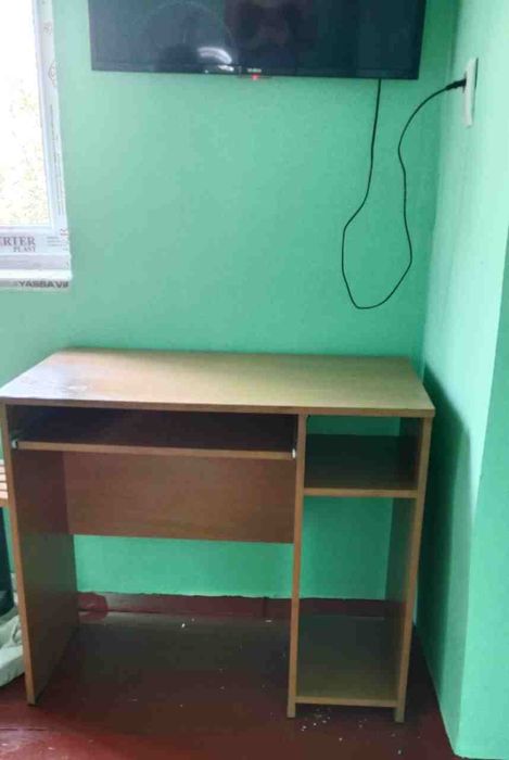 Продаётся письменный - компьютерный стол