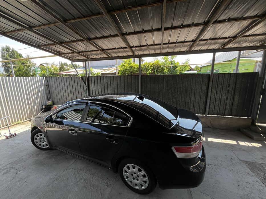 Tayota Avensis 2010 года