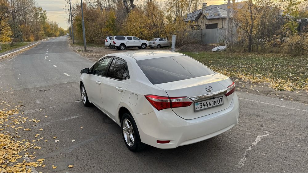 Toyota Corolla 2015год