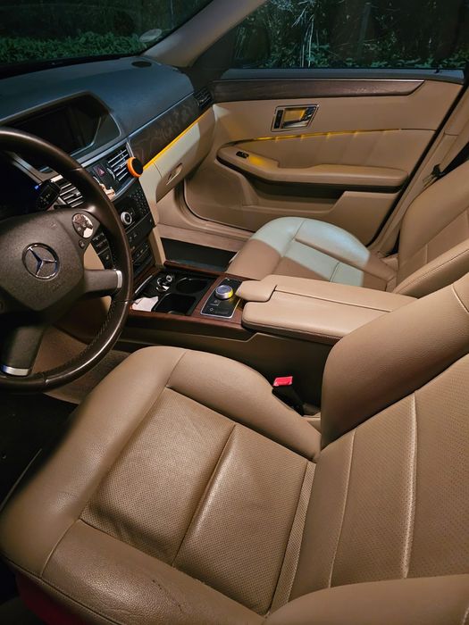 Vând Mercedes-Benz E-Class