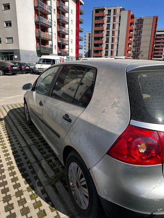 VW Golf 5 1.4 benzină – 800 € – pentru piese sau reparat