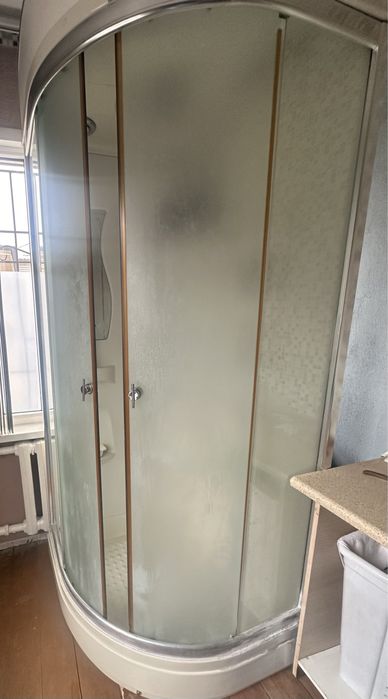 Продам душевую кабинку.