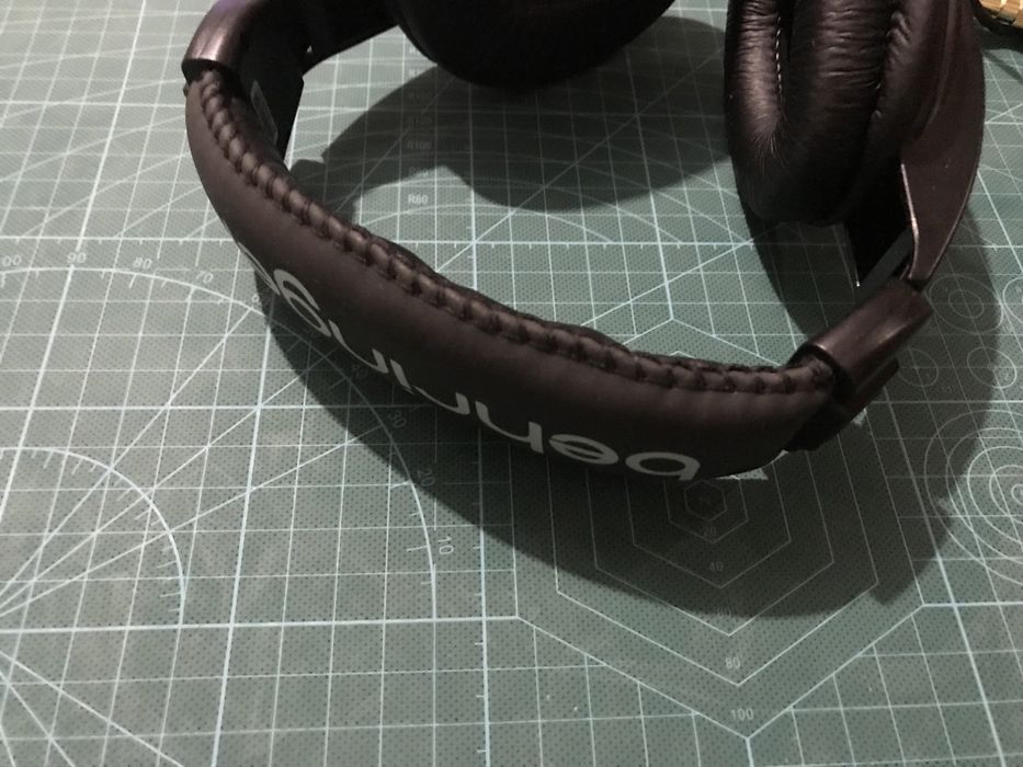Мониторные наушники Behringer
