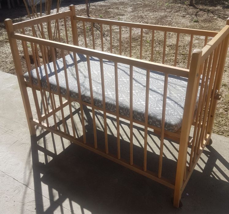 Детская кроватка