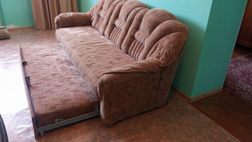Продам  Диван и два кресла в хорошем состоянии,чистые.