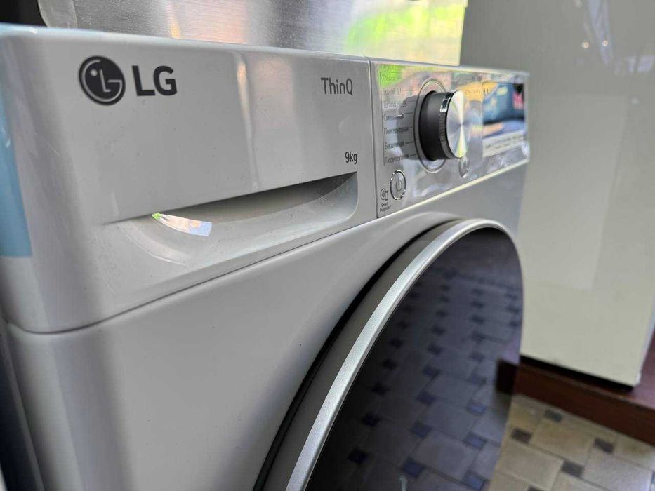 Стиральная машина LG 9 кг F2V7FS1W AIDD Inverter Steam TurboWash Wi-fi