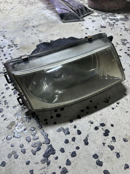 Левая фара Спец вагон