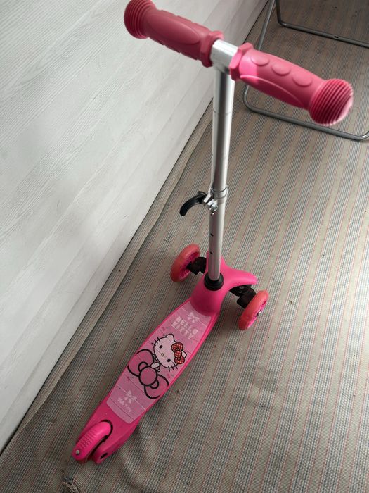 Продам детский самокат для девочки