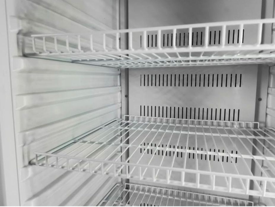 Продам холодильную витрину
