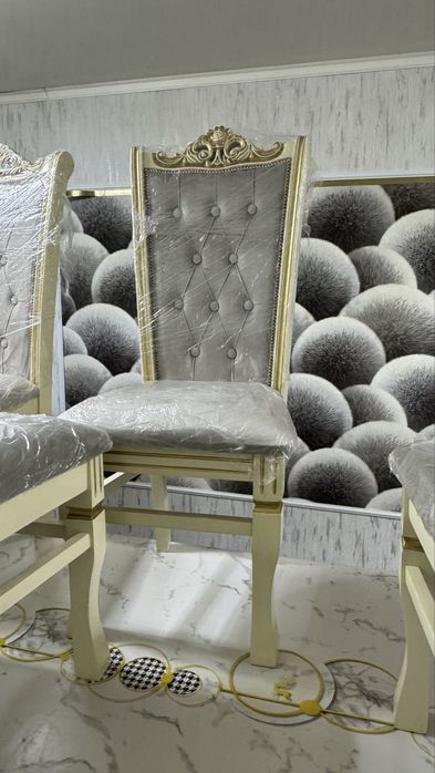 Новый стол и стулья