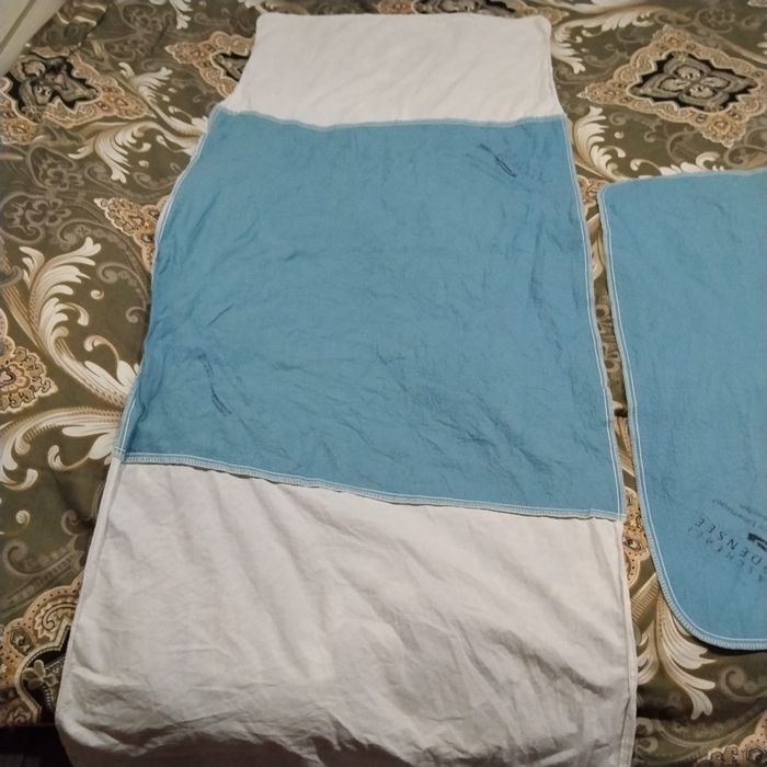 Doua protecții pat impermeabile