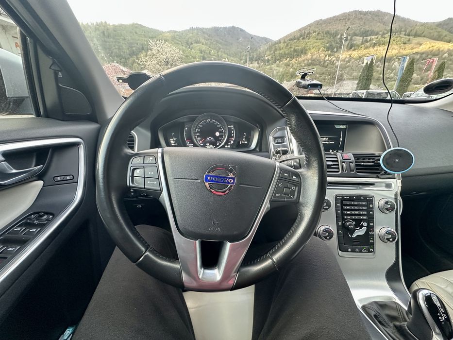 VOLVO XC60 2016 — imagine 2