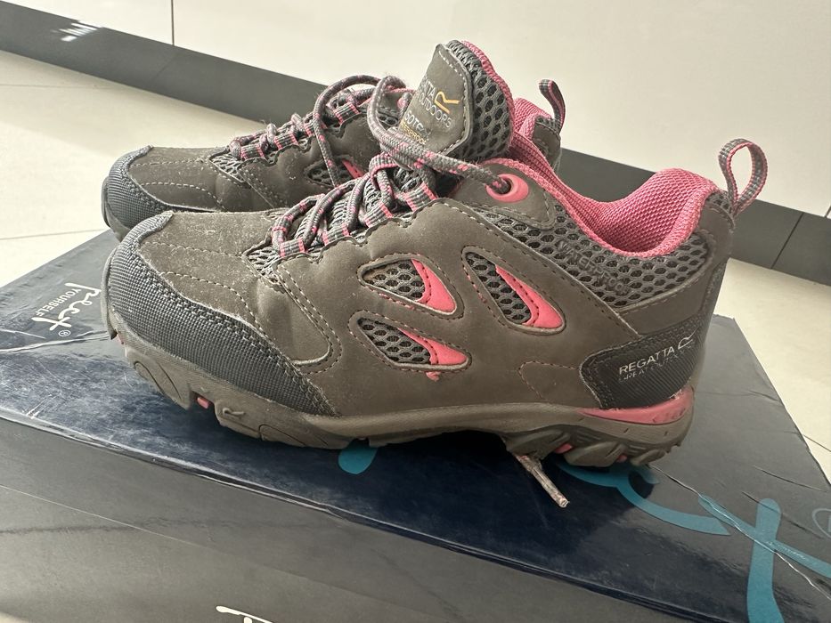 Кроссовки трекеры