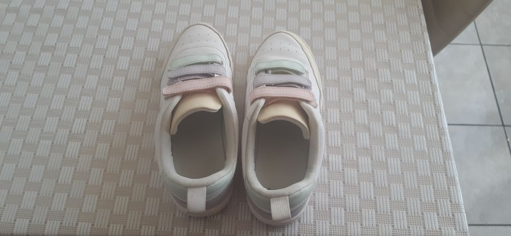 Adidasi fetite marca HM marimea 34