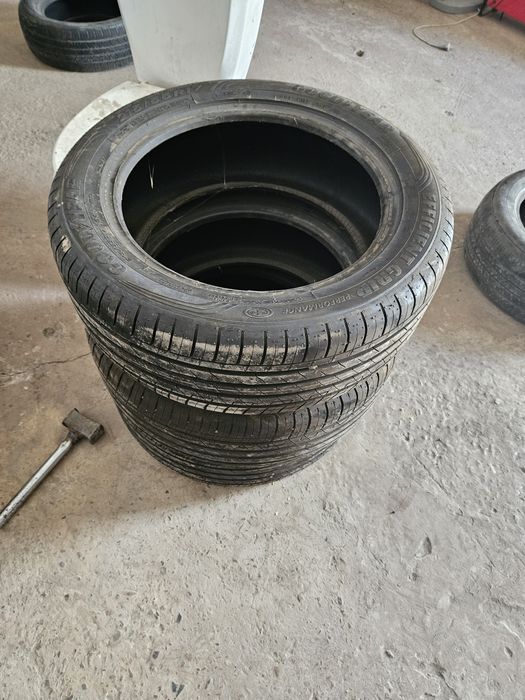 Goodyear balloni 215/55 R17