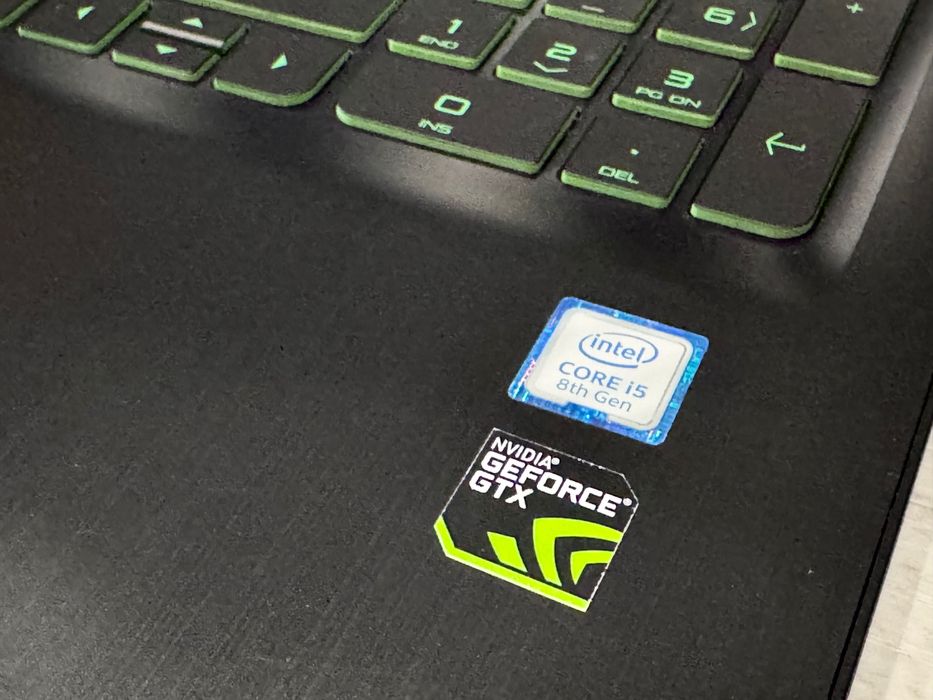 GTX 1050 Ti 4 GB / i5 8300H / 15.6 FullHD / Bang & Olufsen / HP Gaming