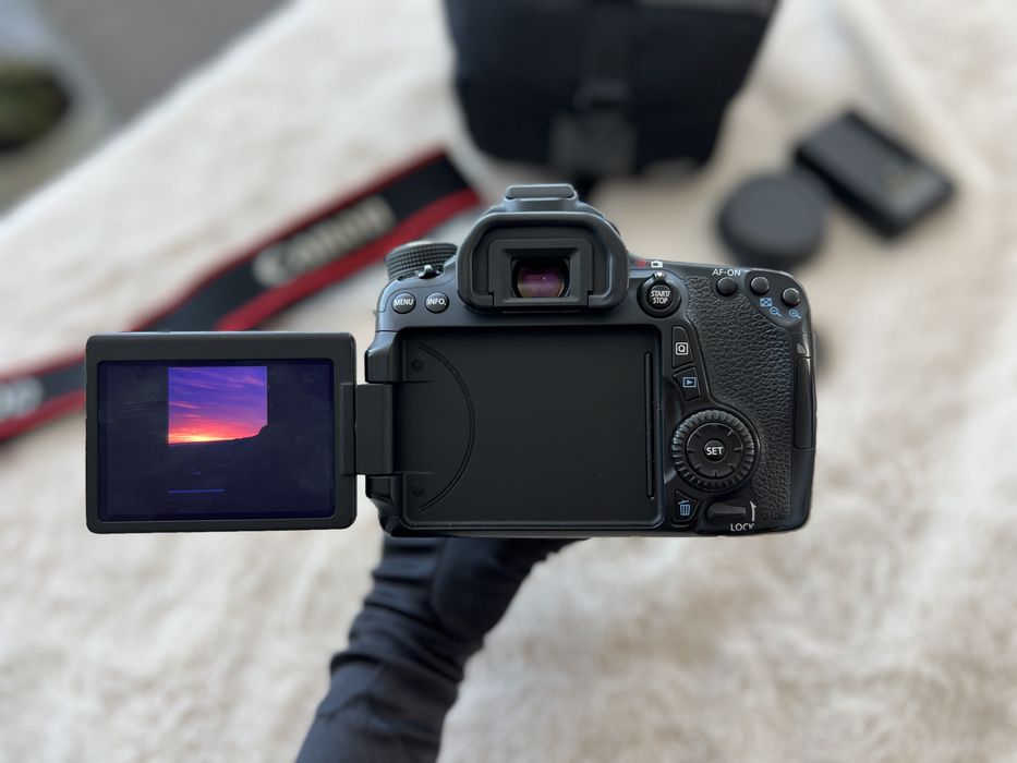 Фотоапарат Canon EOS 70D с обектив EF 50mm f/1.8 STM