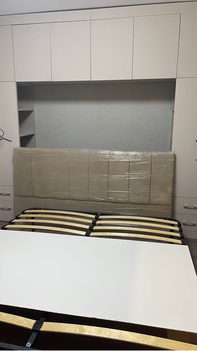 Двуспальняя кровать