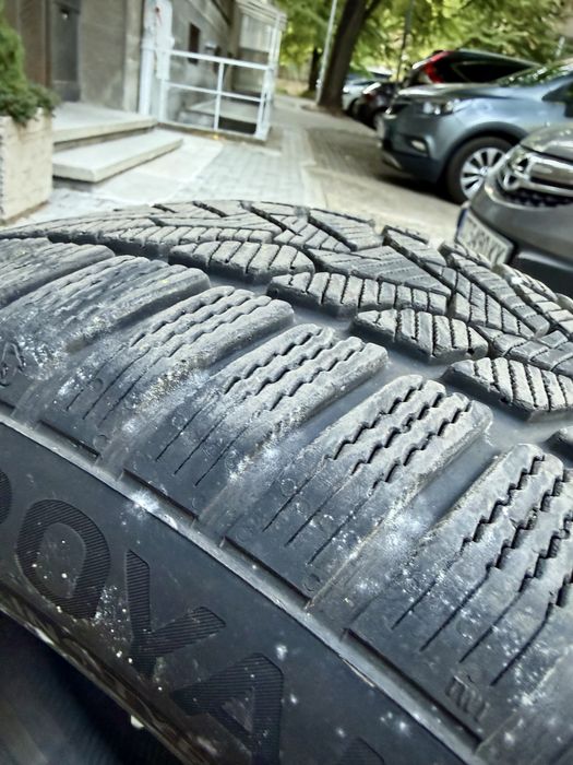 Зимни гуми на един сезон UNIROYAL 235/50/R19