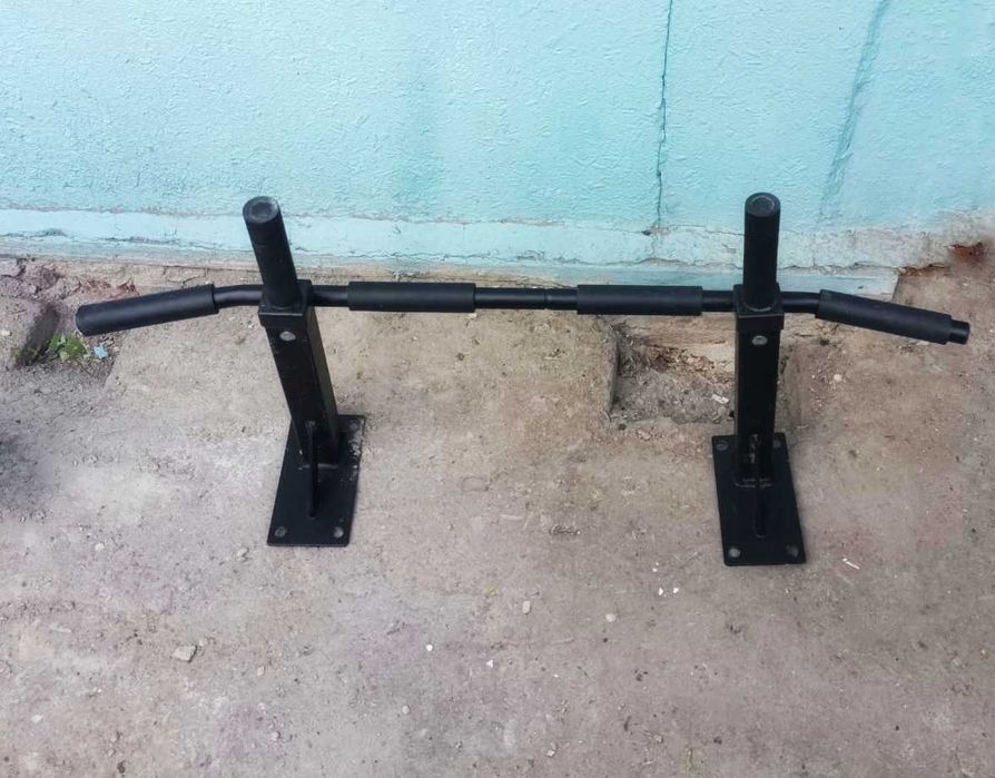 Турник настенный