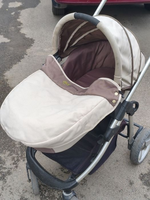 Коляска с люлкой