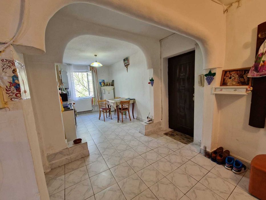 Apartament de vânzare 3 camere 70 mp etaj 1 zona Sens Bistrița