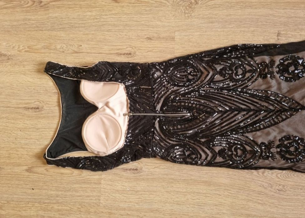 Официална бутикова дълга рокля в бежово с черна дантела и паети