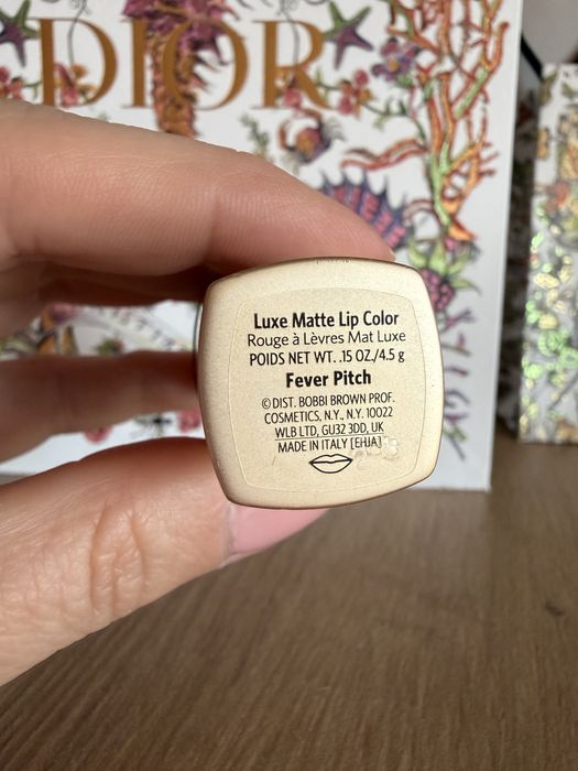 Ruj Bobbi Brown Luxe Matte culoarea Fever Pitch