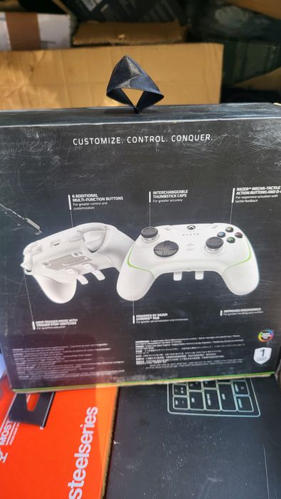 Чисто нов Джоистик Контролер Razer - Wolverine V2 Chroma, бял, Xbox/PC