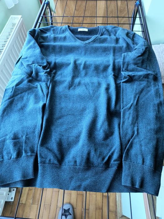 Vând 2 pulovere bărbătești