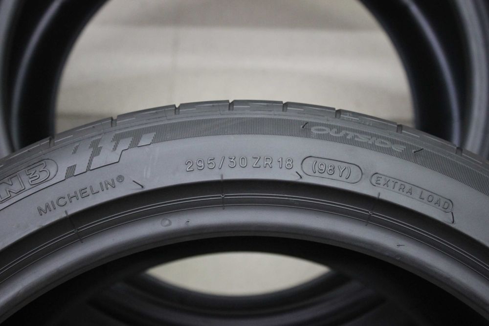 295/30-18 Michelin