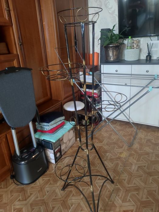 Кованая этажерка для цветов