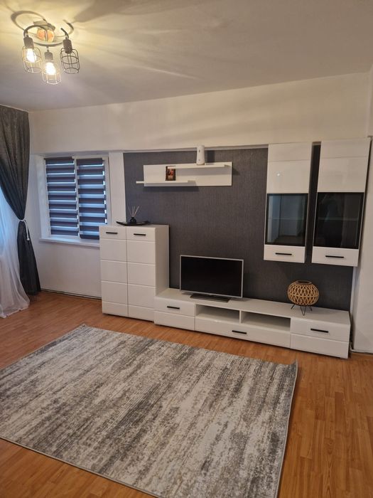 Închiriez apartament Rovine